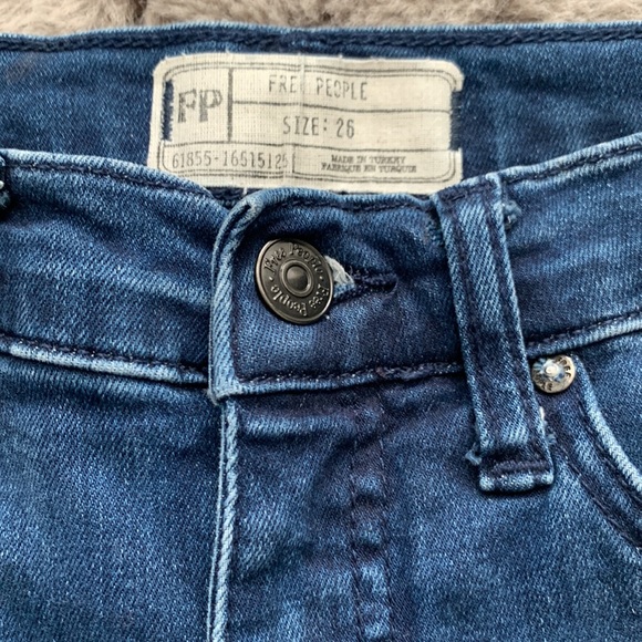 FREE PEOPLE| MEDIUM WASH SKINNY JEANS - Picture 2 of 3